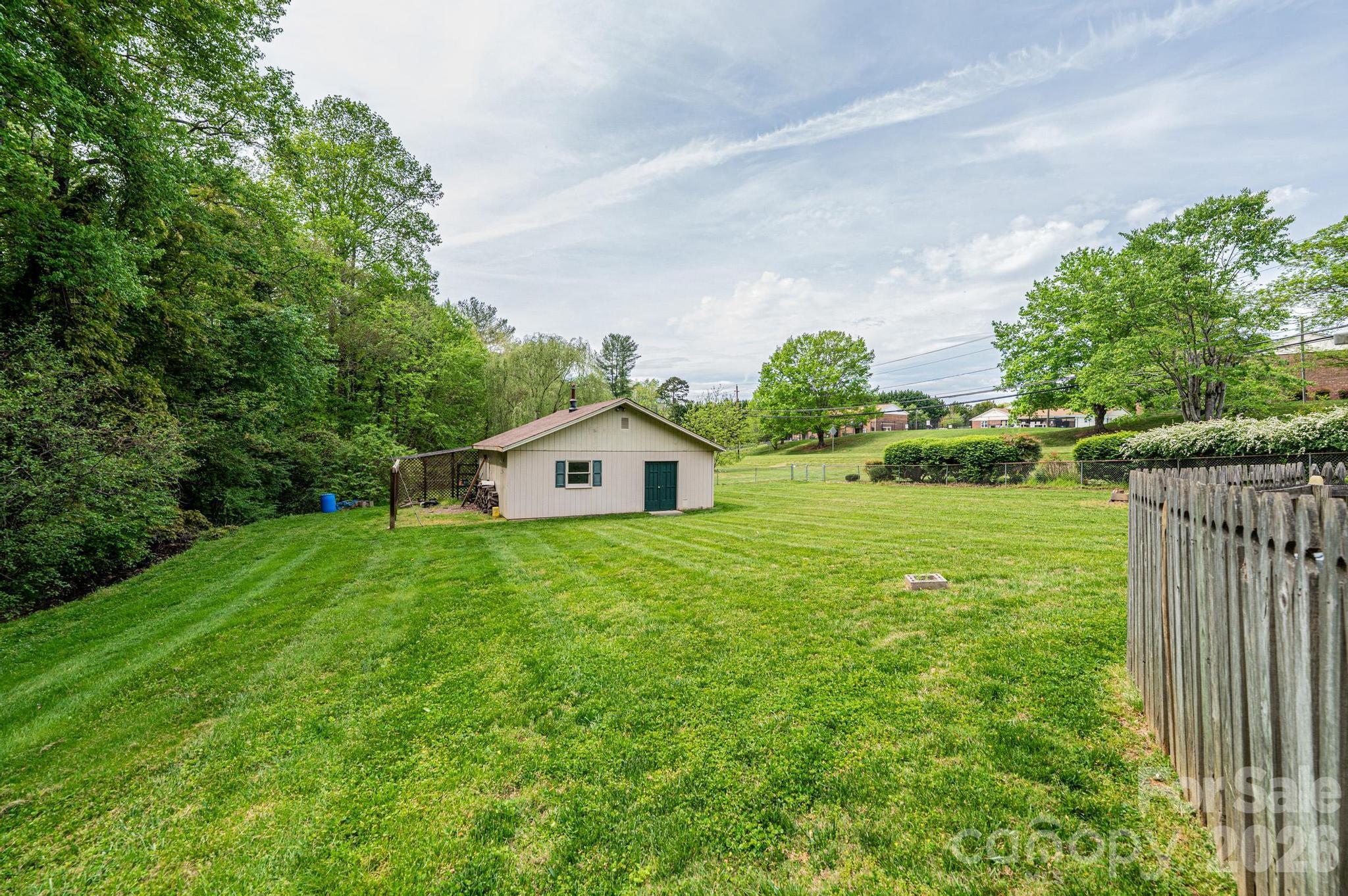 1250 21st Avenue NE — Hickory