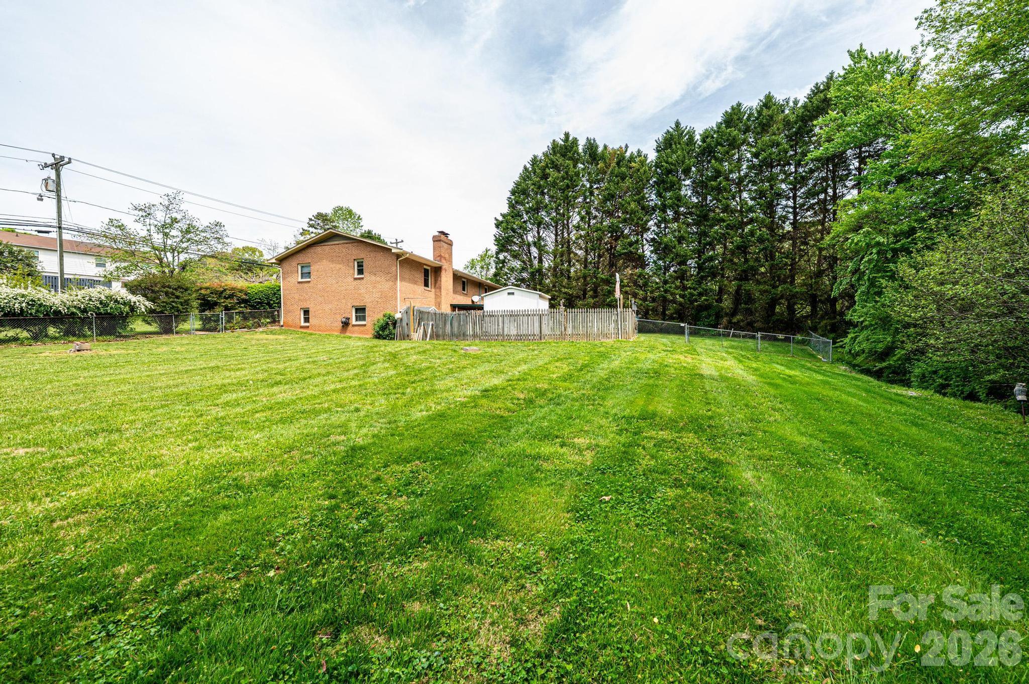 1250 21st Avenue NE — Hickory