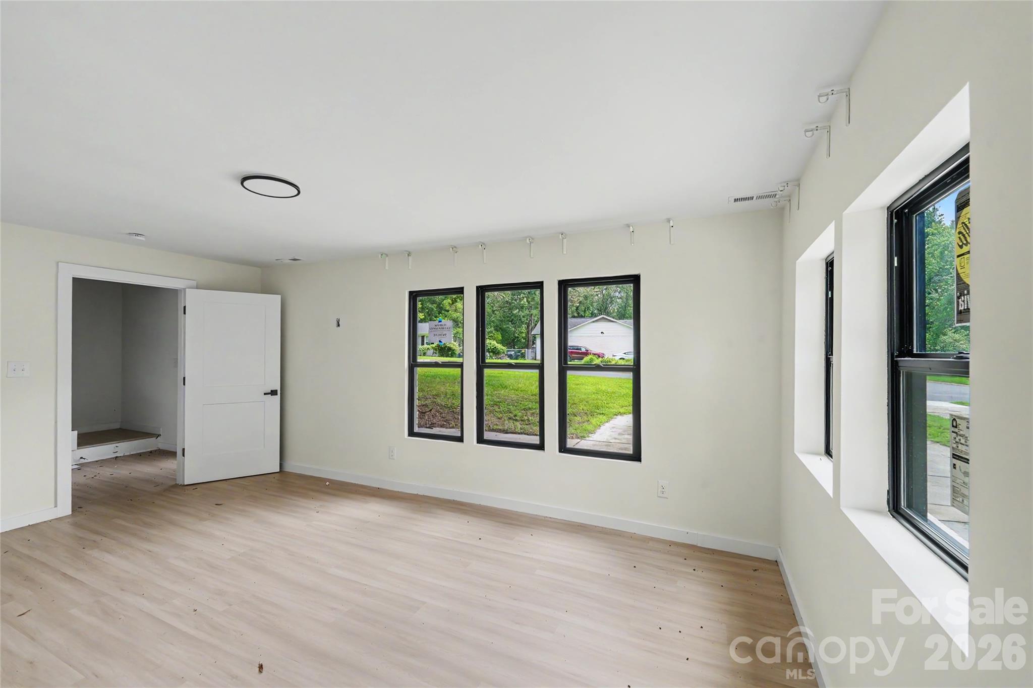 3801 Woodleaf Road — Charlotte
