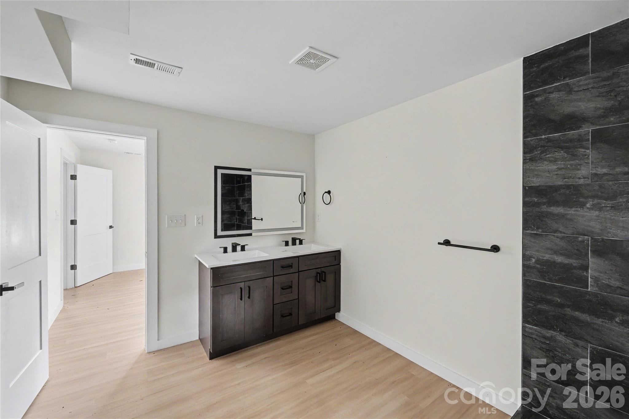 3801 Woodleaf Road — Charlotte