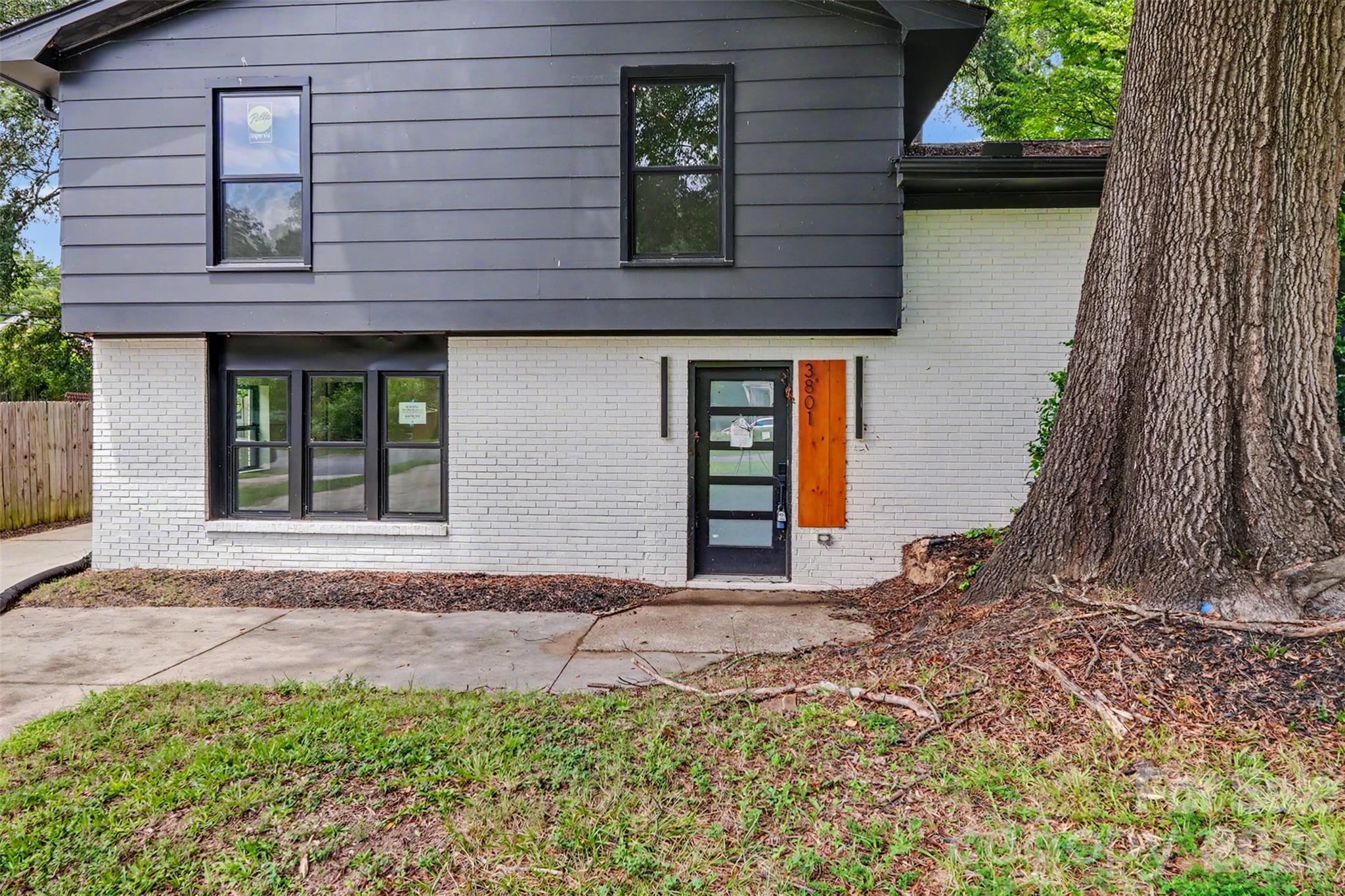 3801 Woodleaf Road — Charlotte