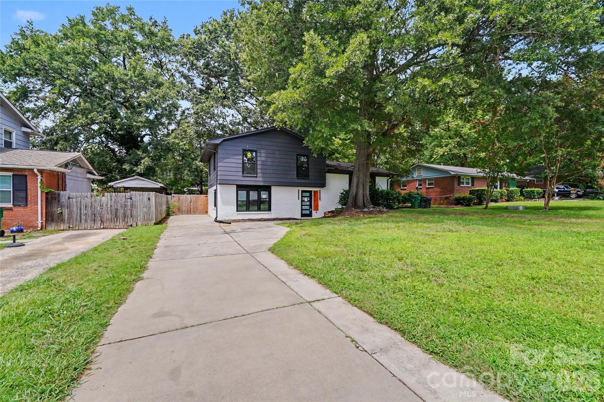 3801 Woodleaf Road — Charlotte