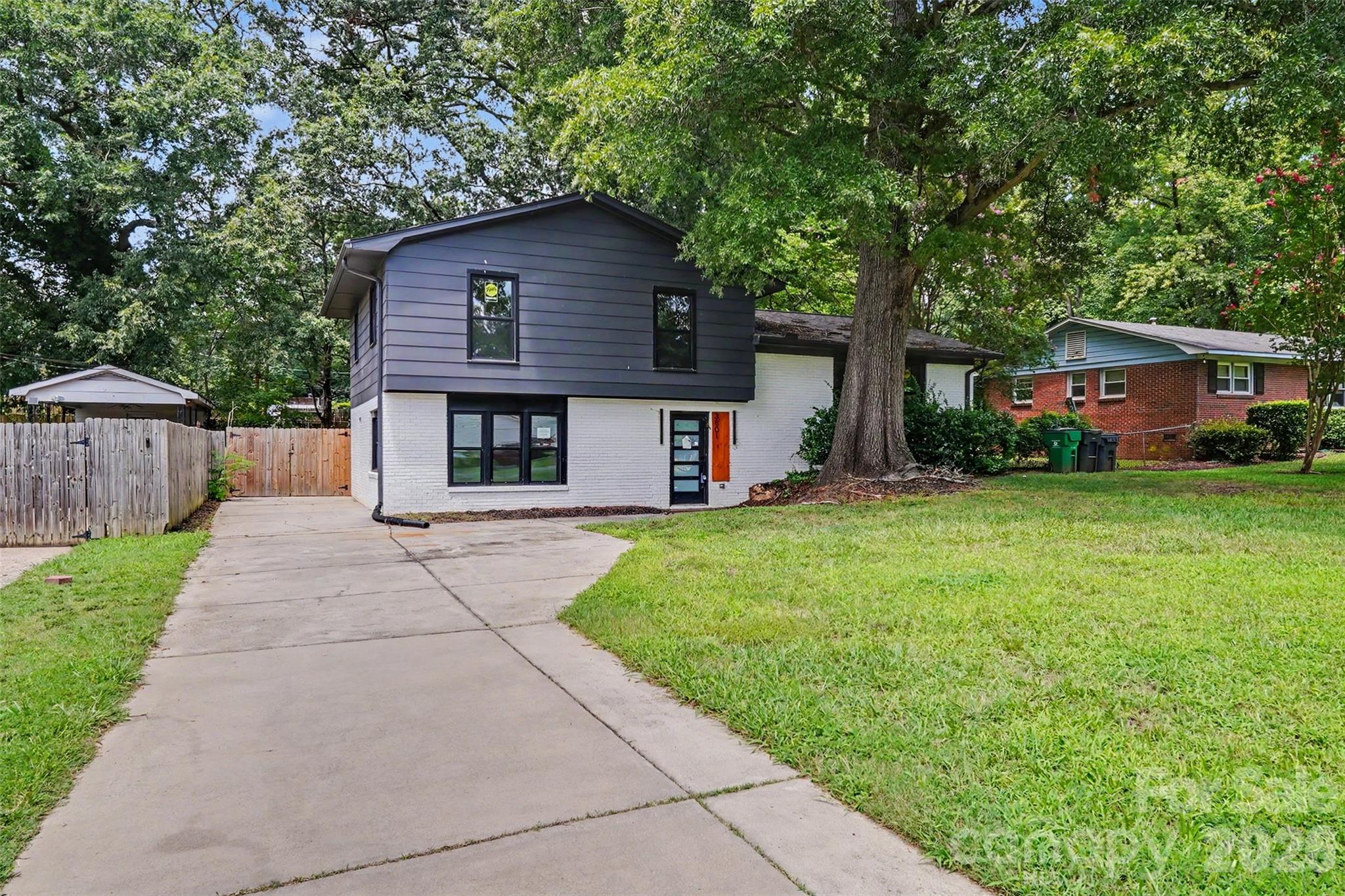 3801 Woodleaf Road — Charlotte