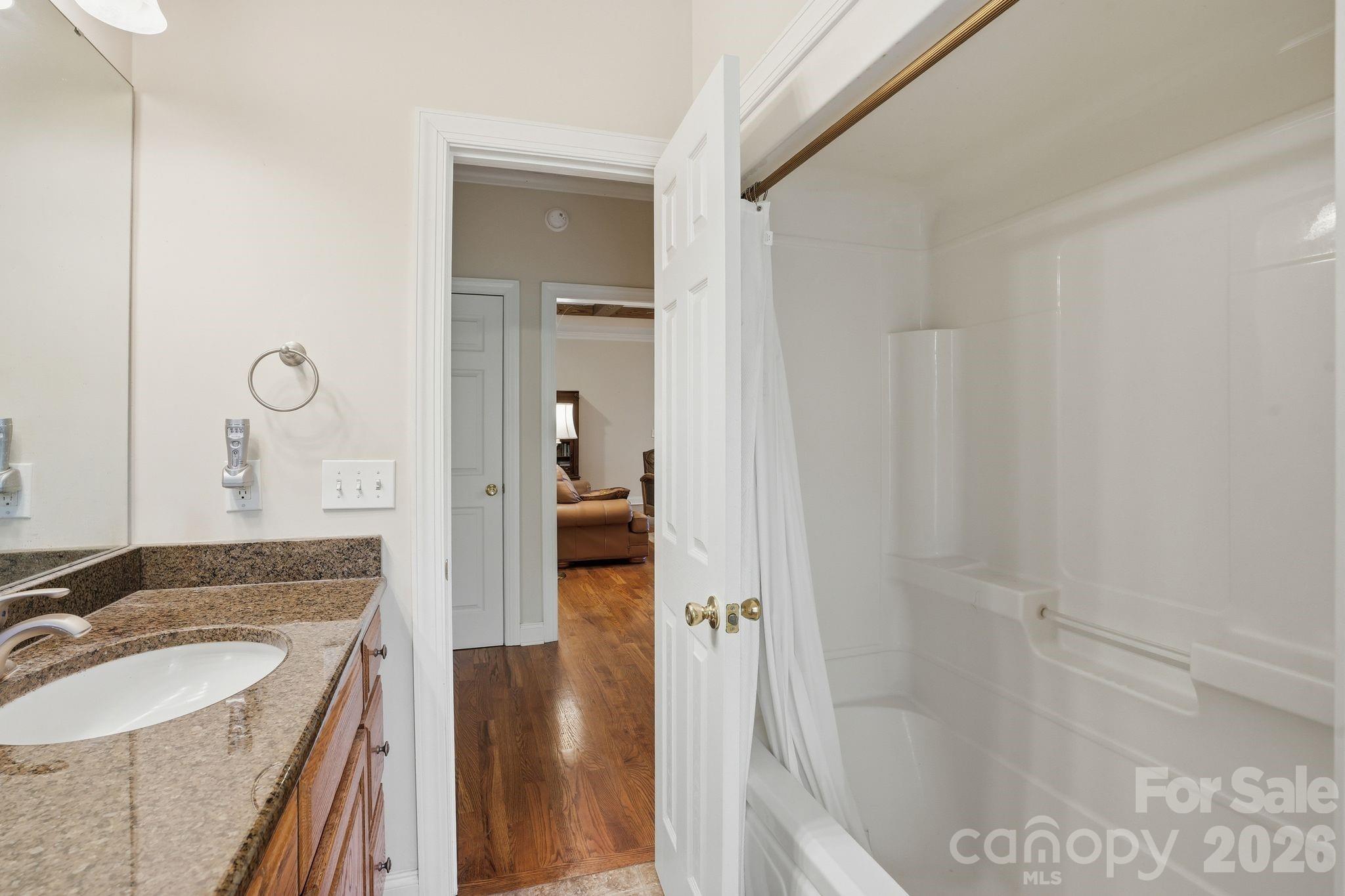 2275 River Road — Richfield