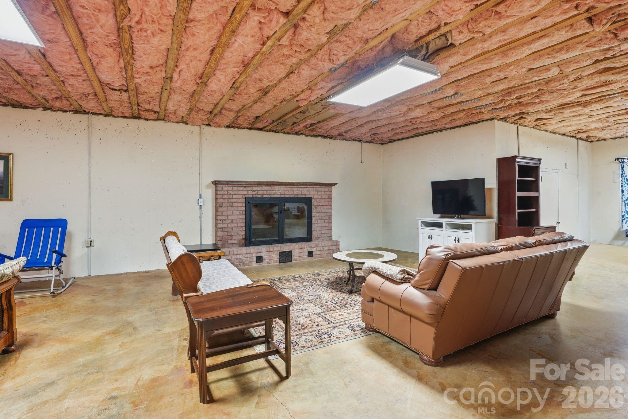 2275 River Road — Richfield