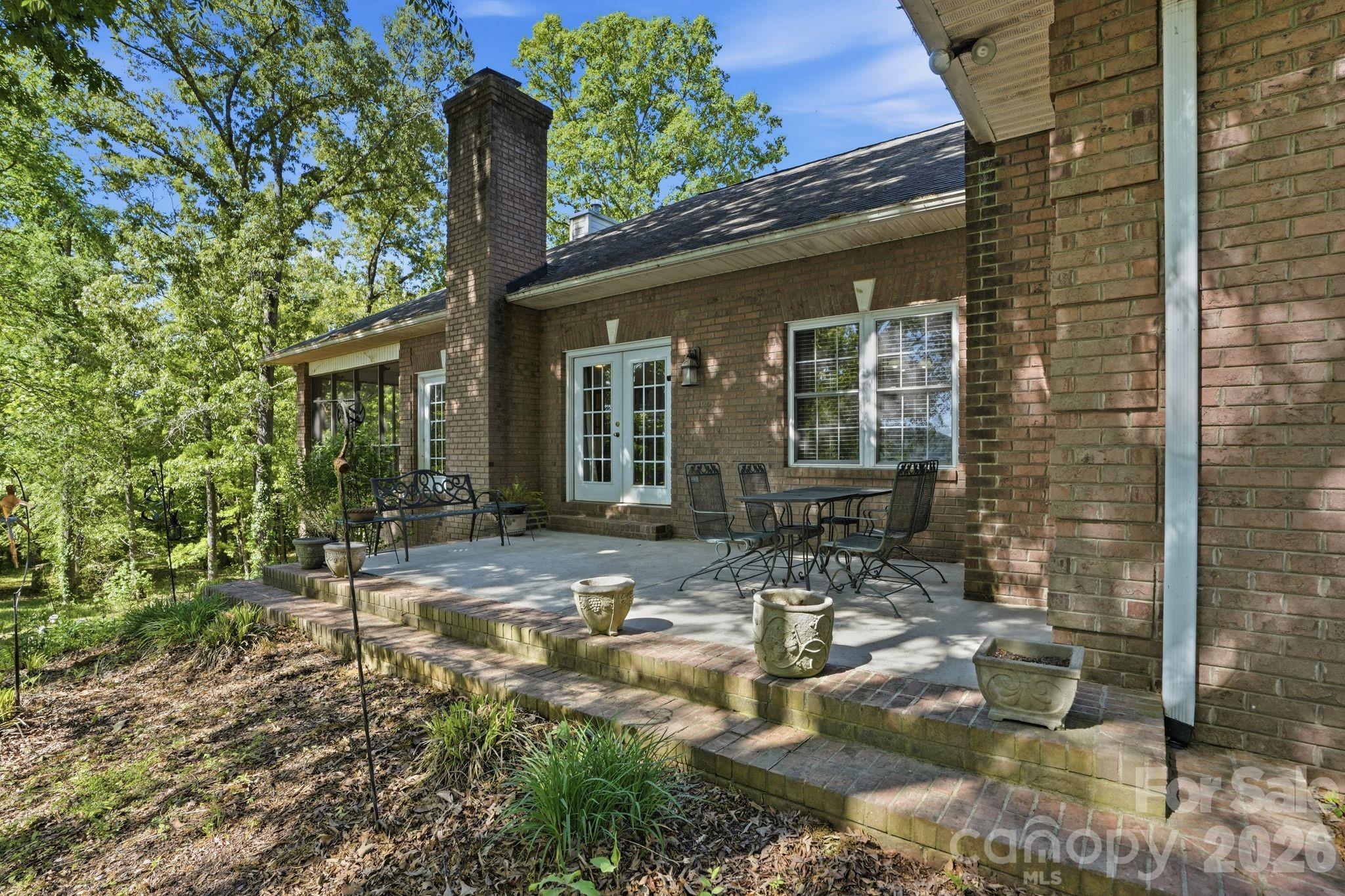 2275 River Road — Richfield