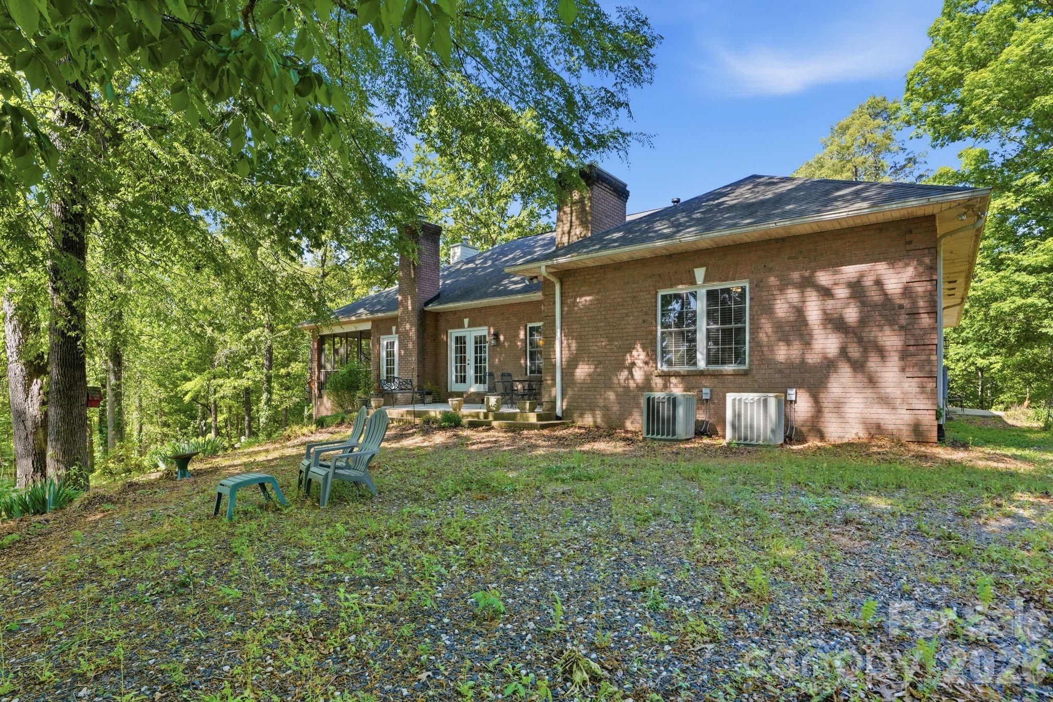 2275 River Road — Richfield