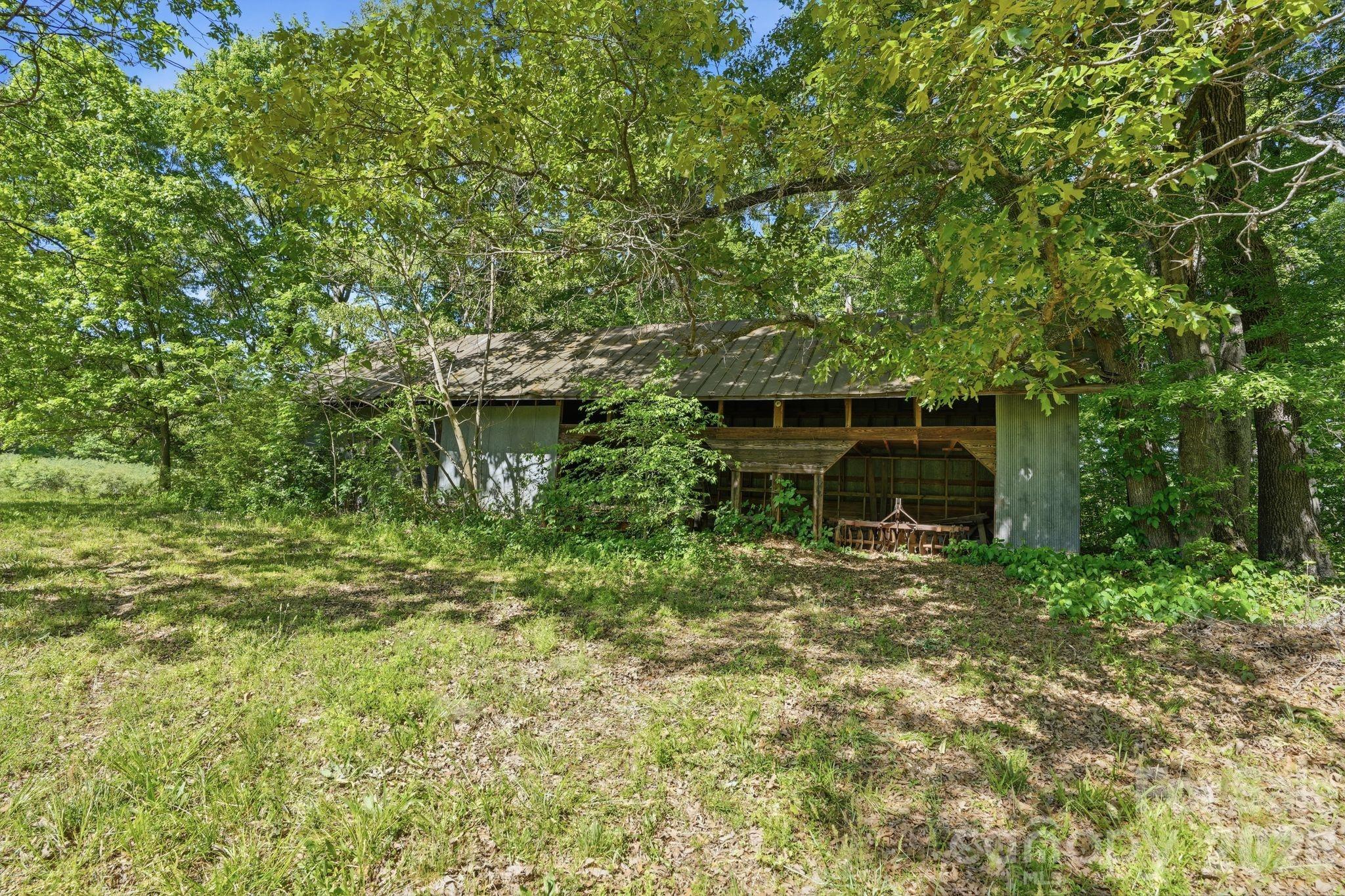 2275 River Road — Richfield