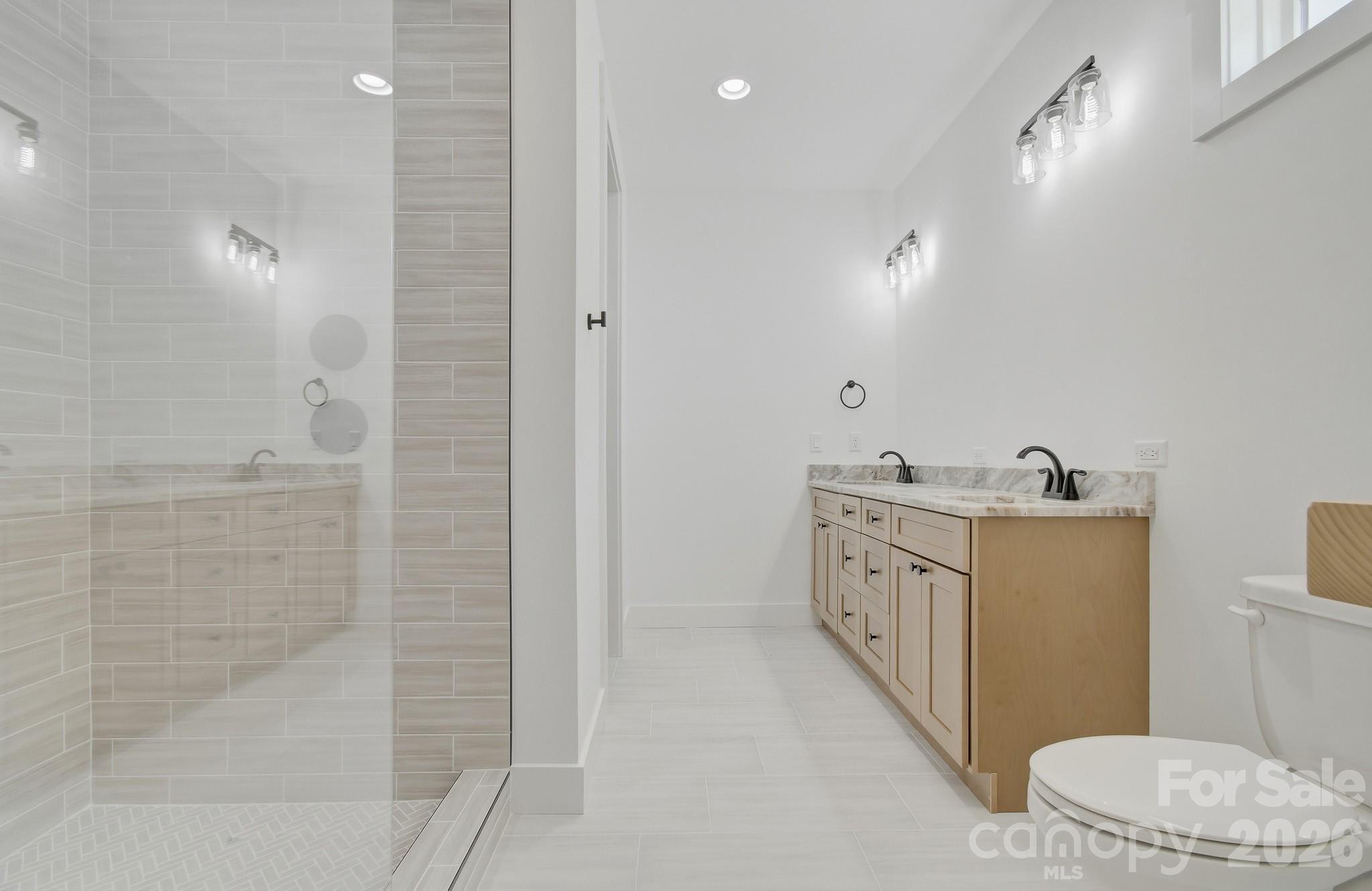 615 W Allen Street — Hendersonville