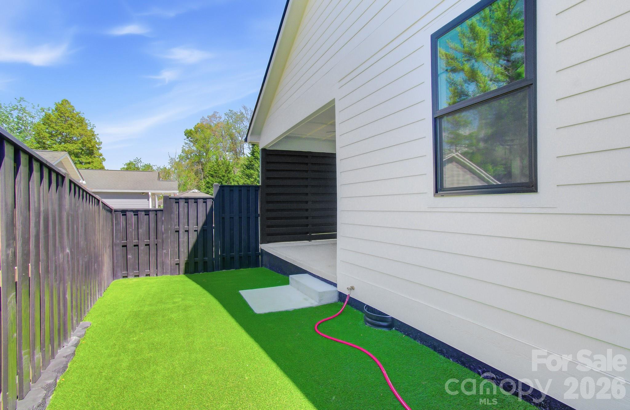 615 W Allen Street — Hendersonville