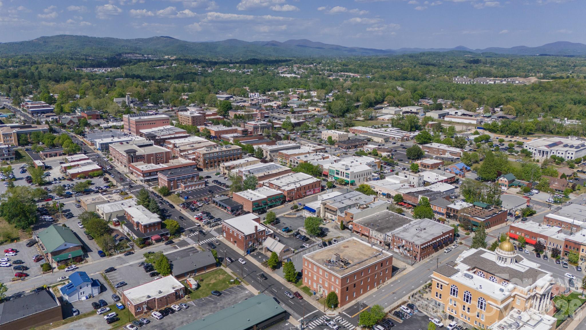 615 W Allen Street — Hendersonville