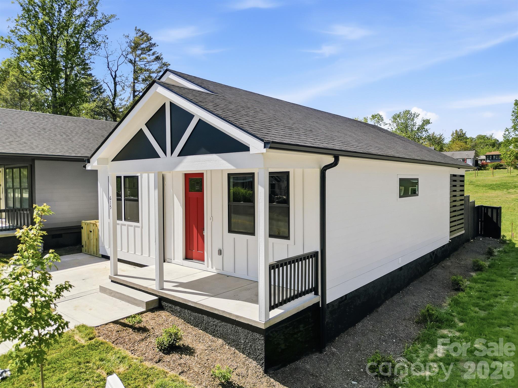 615 W Allen Street — Hendersonville