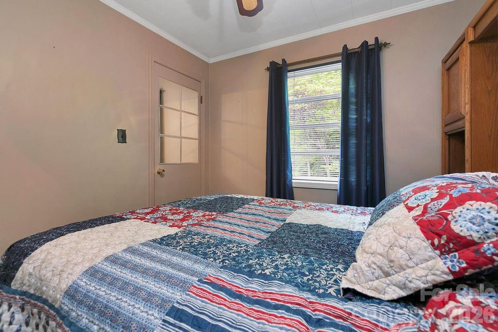 520 Blythe Road — Pisgah Forest