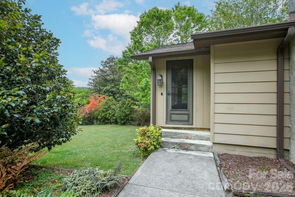 520 Blythe Road — Pisgah Forest