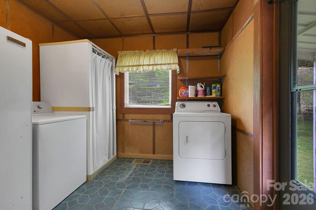 520 Blythe Road — Pisgah Forest
