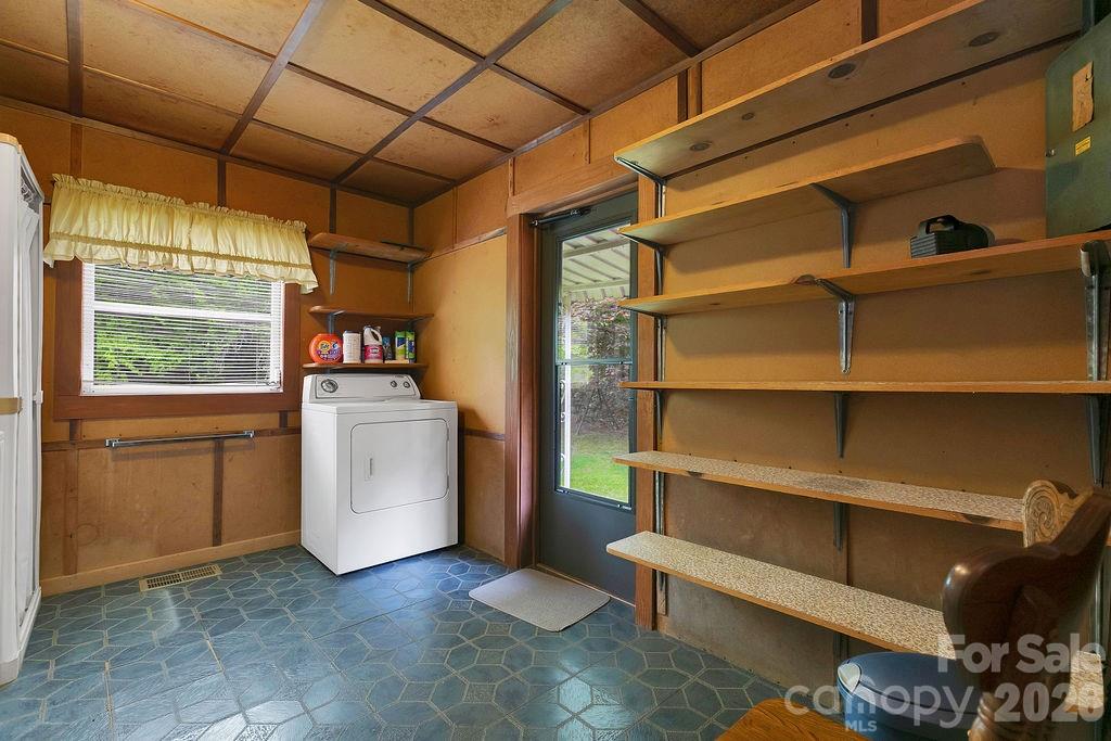 520 Blythe Road — Pisgah Forest