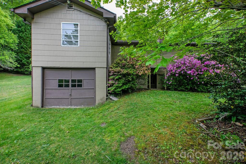 520 Blythe Road — Pisgah Forest