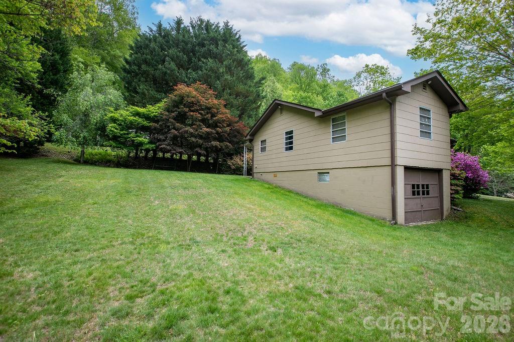 520 Blythe Road — Pisgah Forest