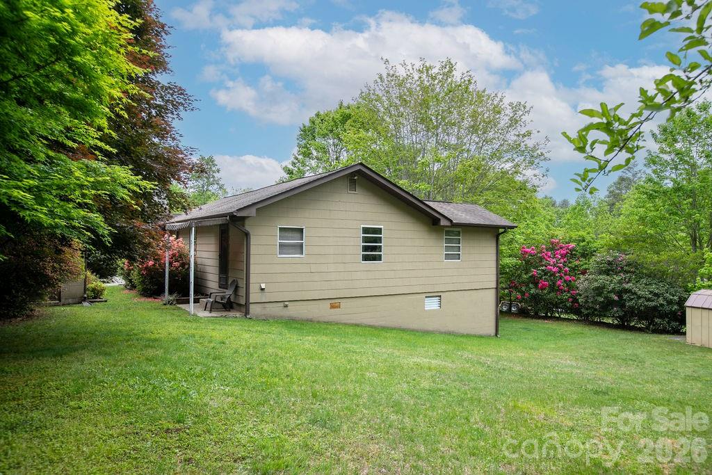 520 Blythe Road — Pisgah Forest