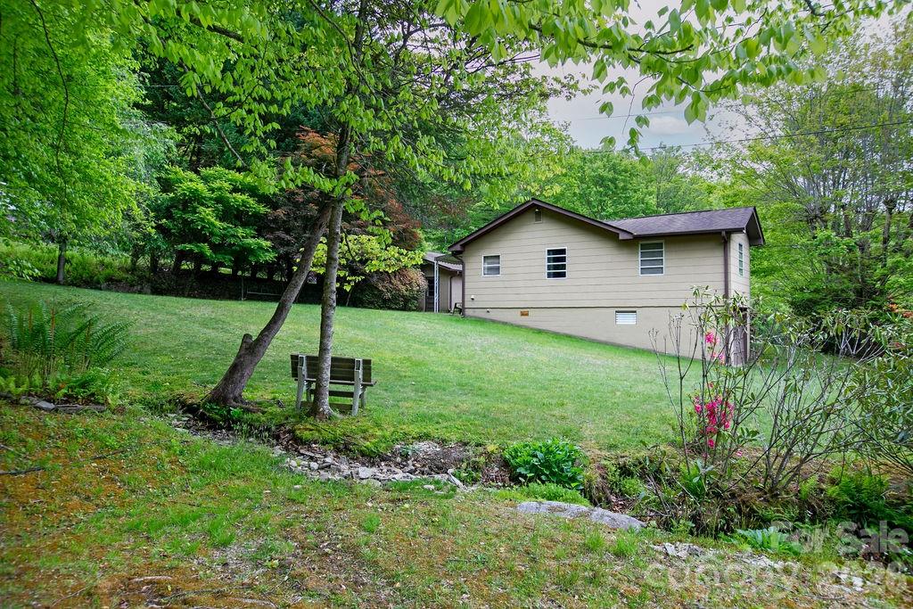 520 Blythe Road — Pisgah Forest