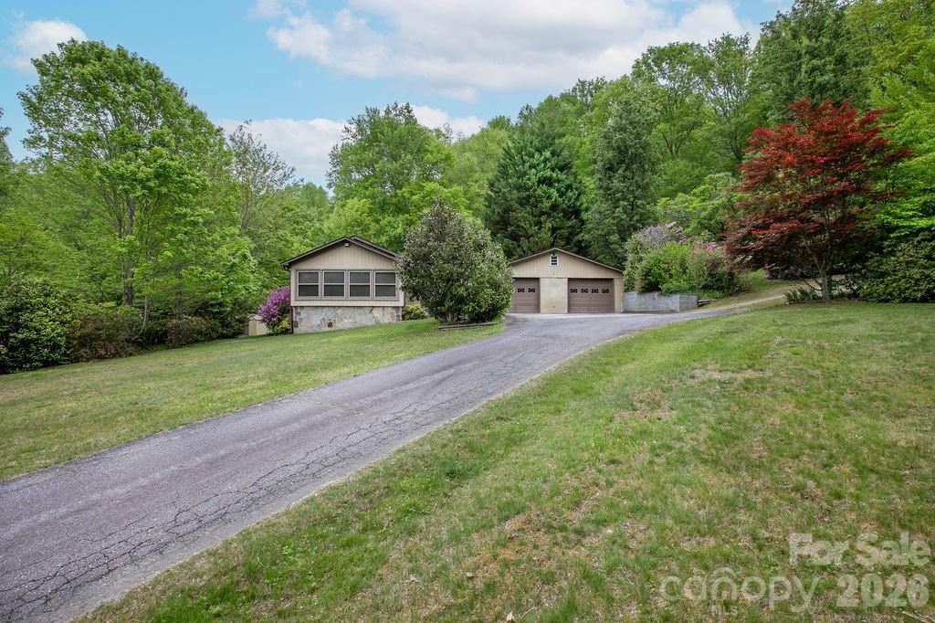 520 Blythe Road — Pisgah Forest