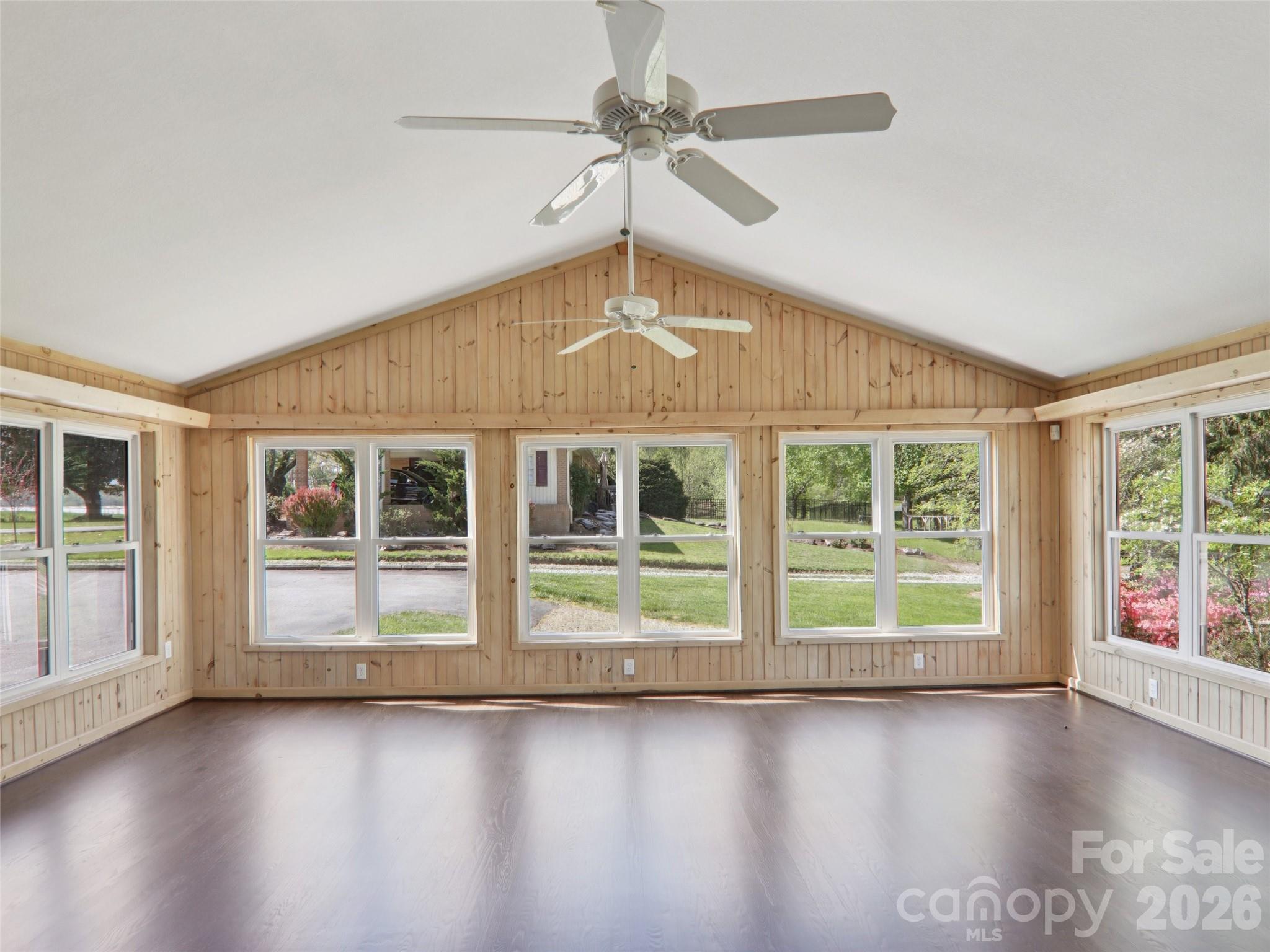 927 Ladson Road — Mills River