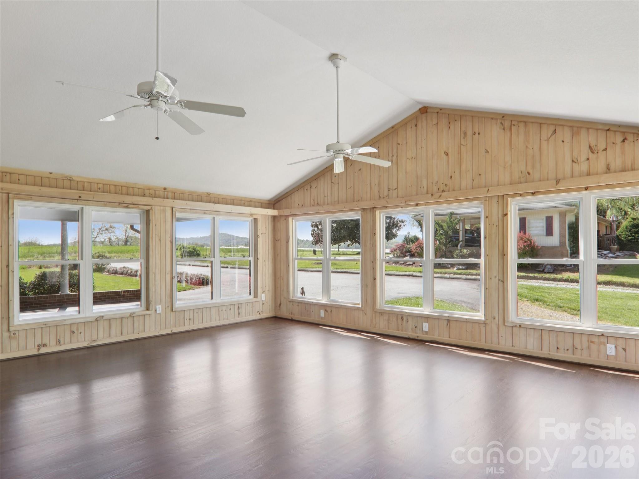 927 Ladson Road — Mills River