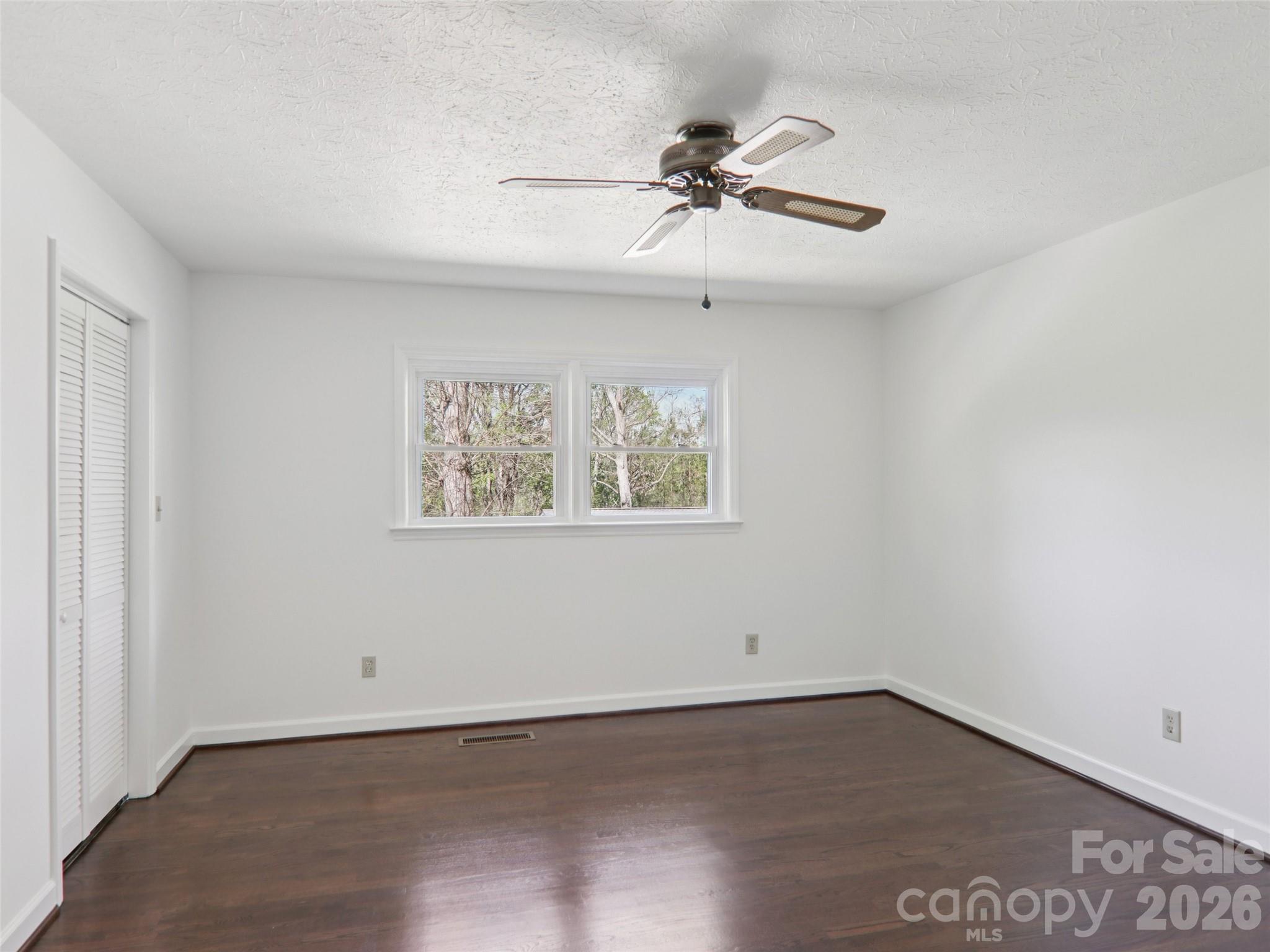 927 Ladson Road — Mills River