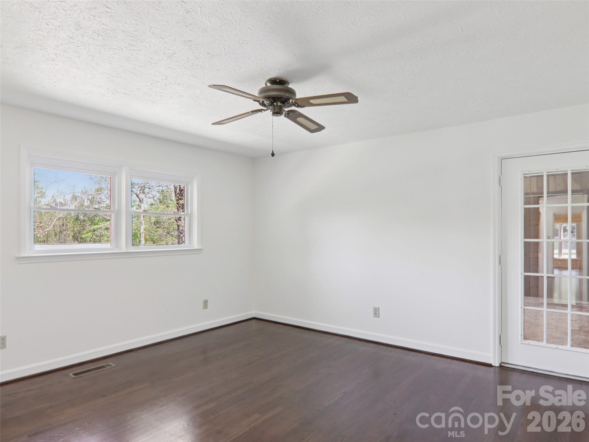 927 Ladson Road — Mills River