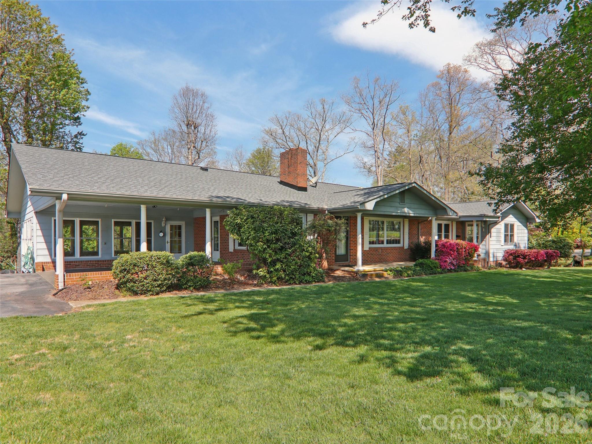 927 Ladson Road — Mills River