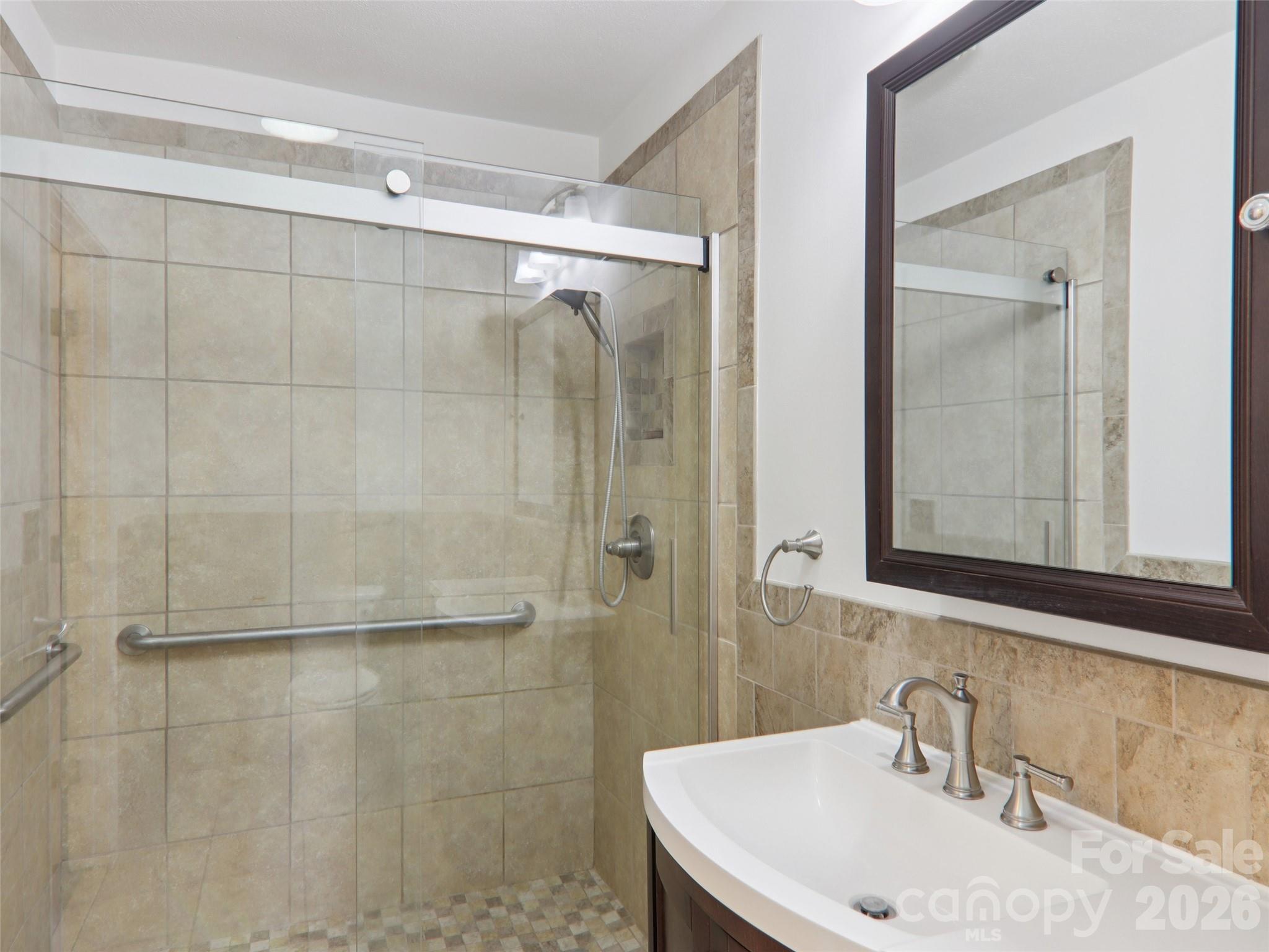 927 Ladson Road — Mills River