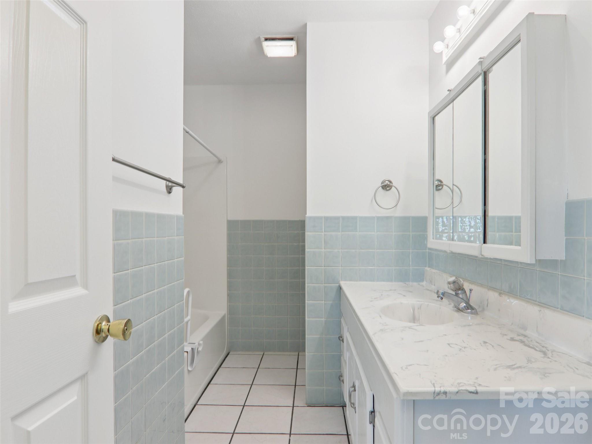 927 Ladson Road — Mills River