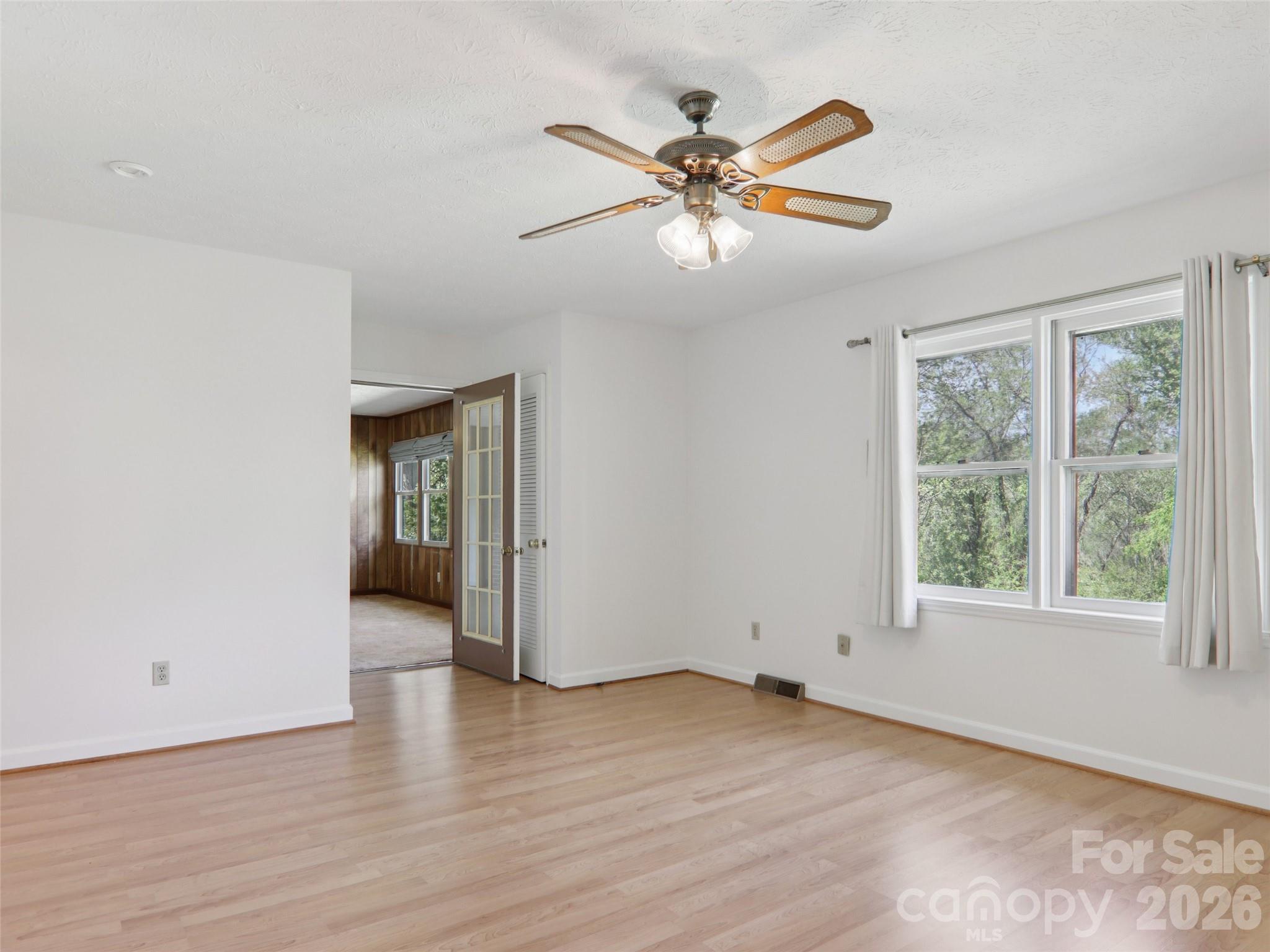 927 Ladson Road — Mills River