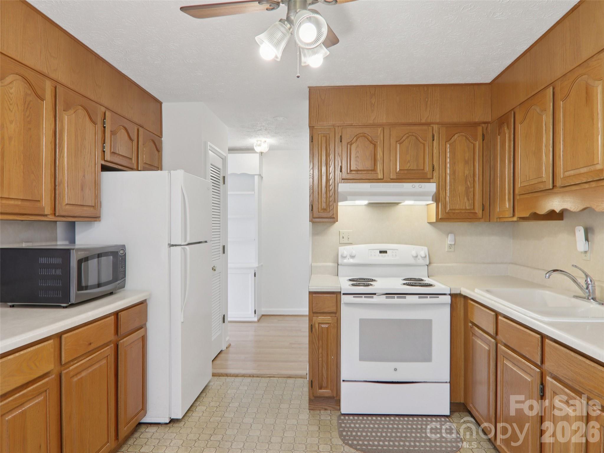 927 Ladson Road — Mills River