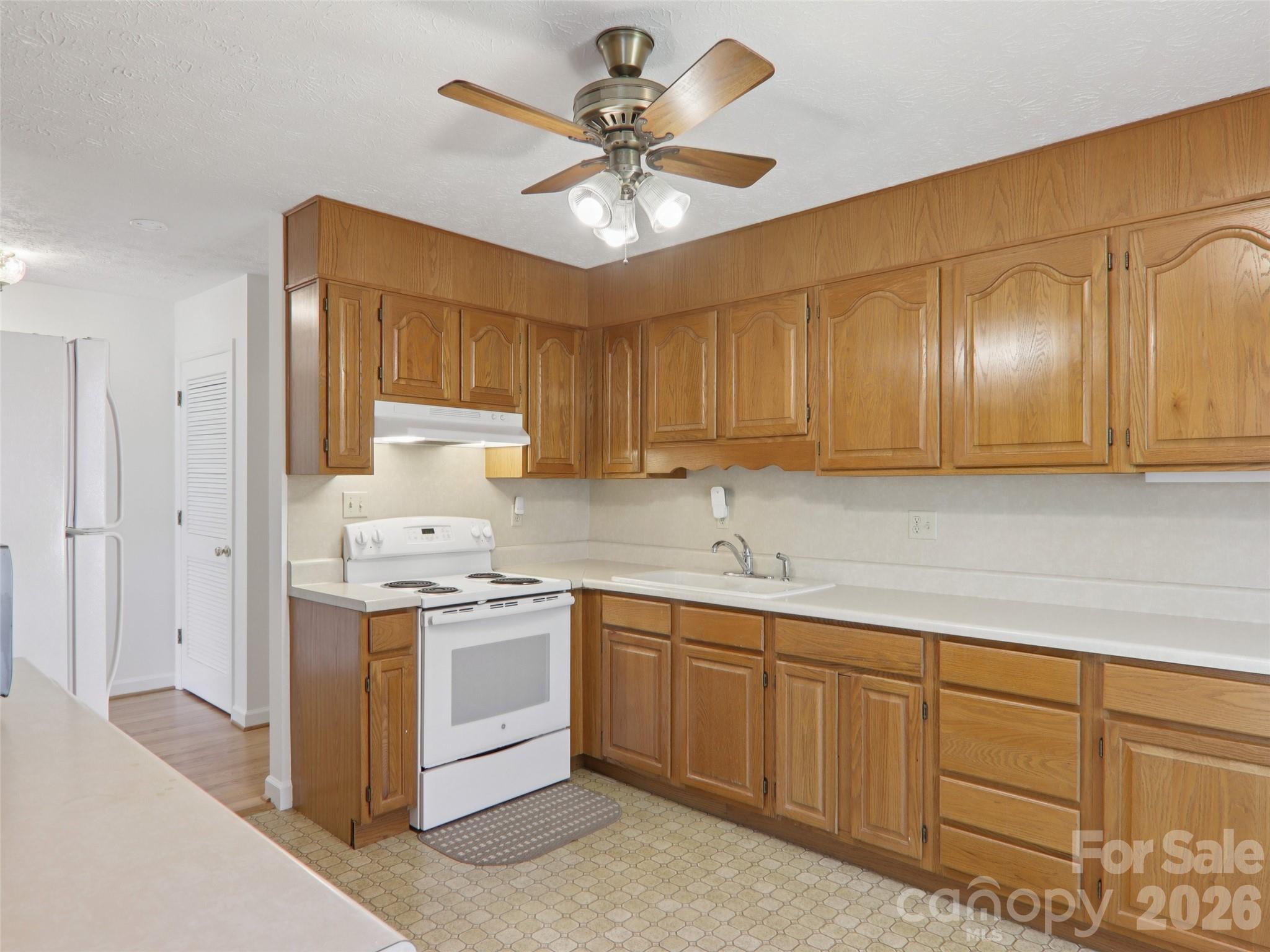 927 Ladson Road — Mills River