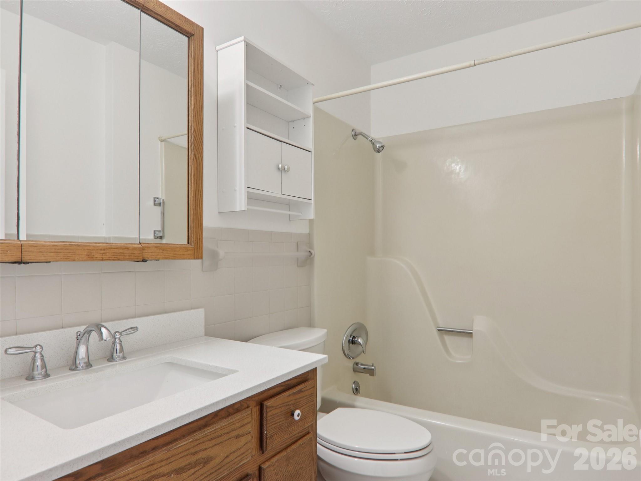 927 Ladson Road — Mills River