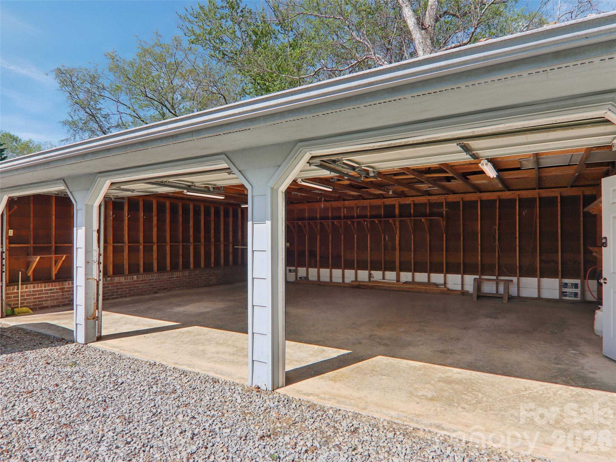 927 Ladson Road — Mills River