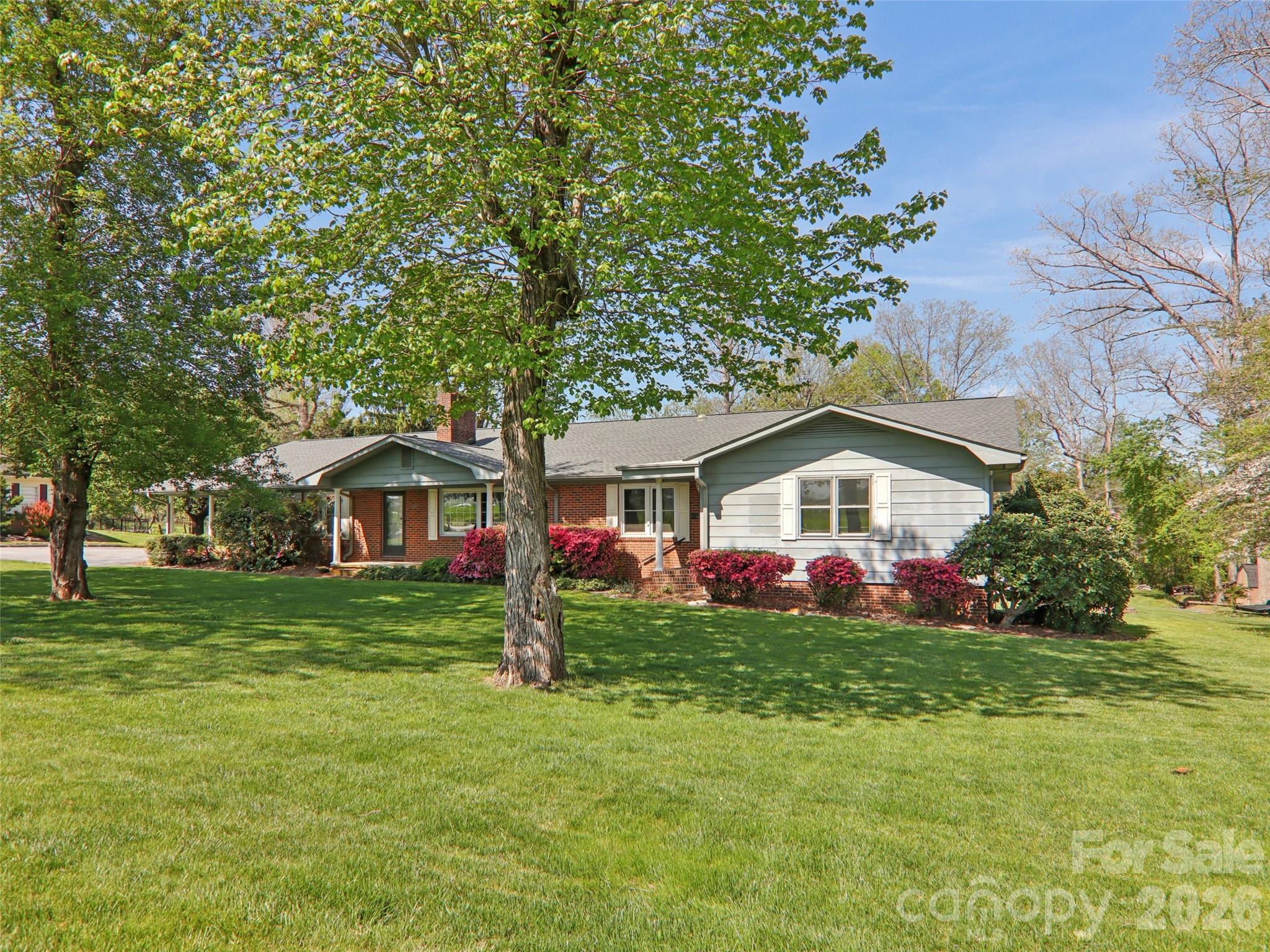 927 Ladson Road — Mills River