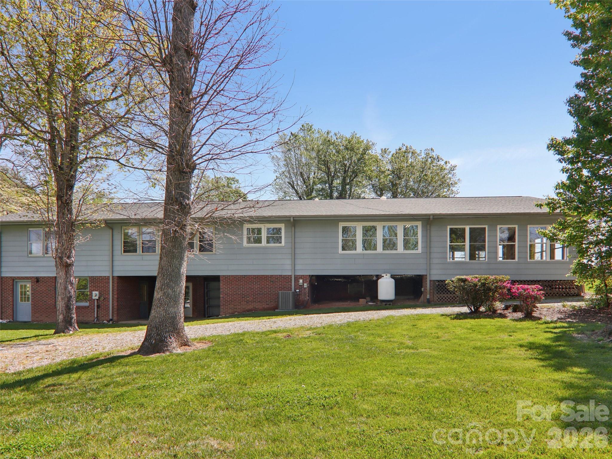 927 Ladson Road — Mills River