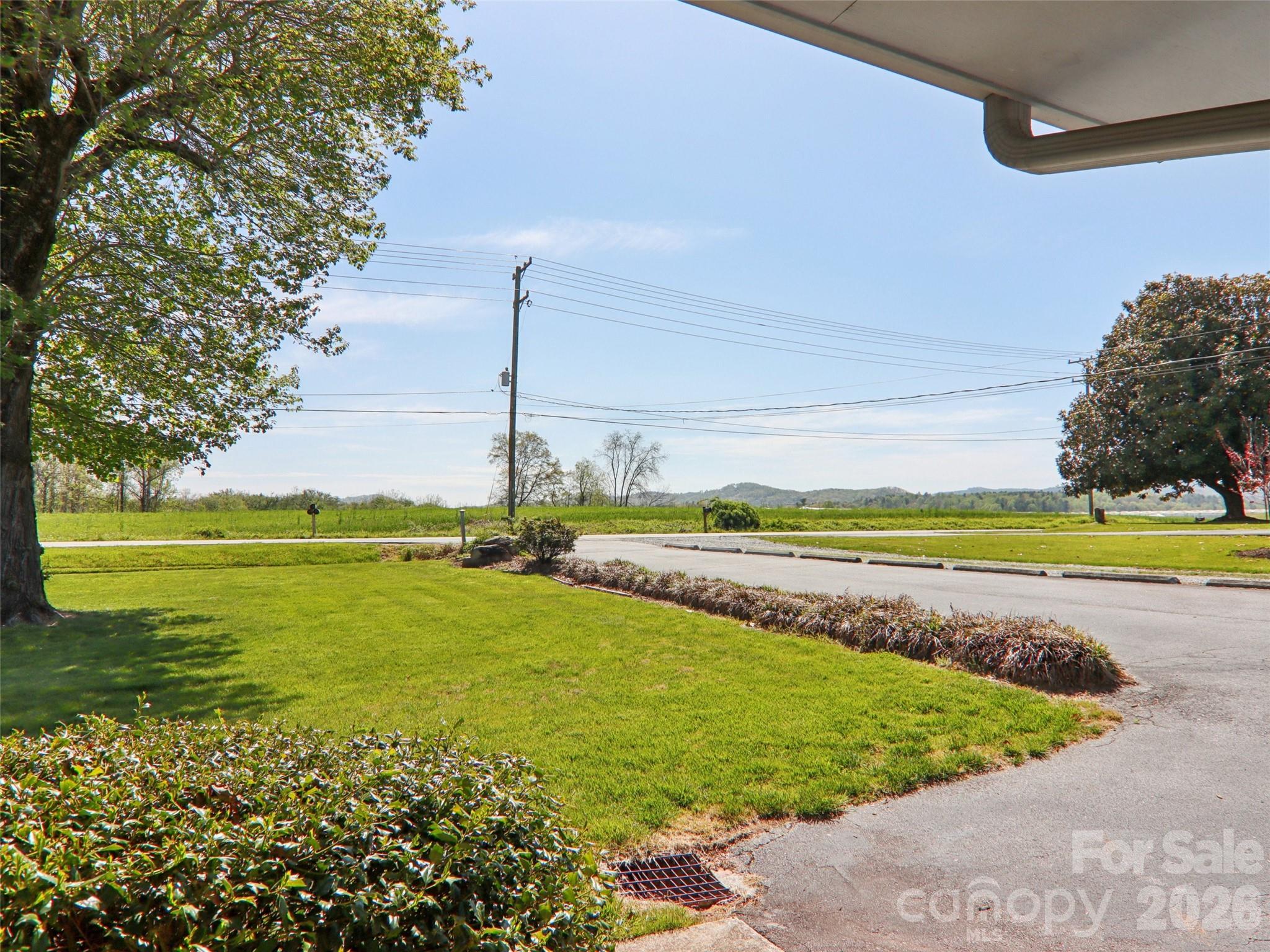 927 Ladson Road — Mills River