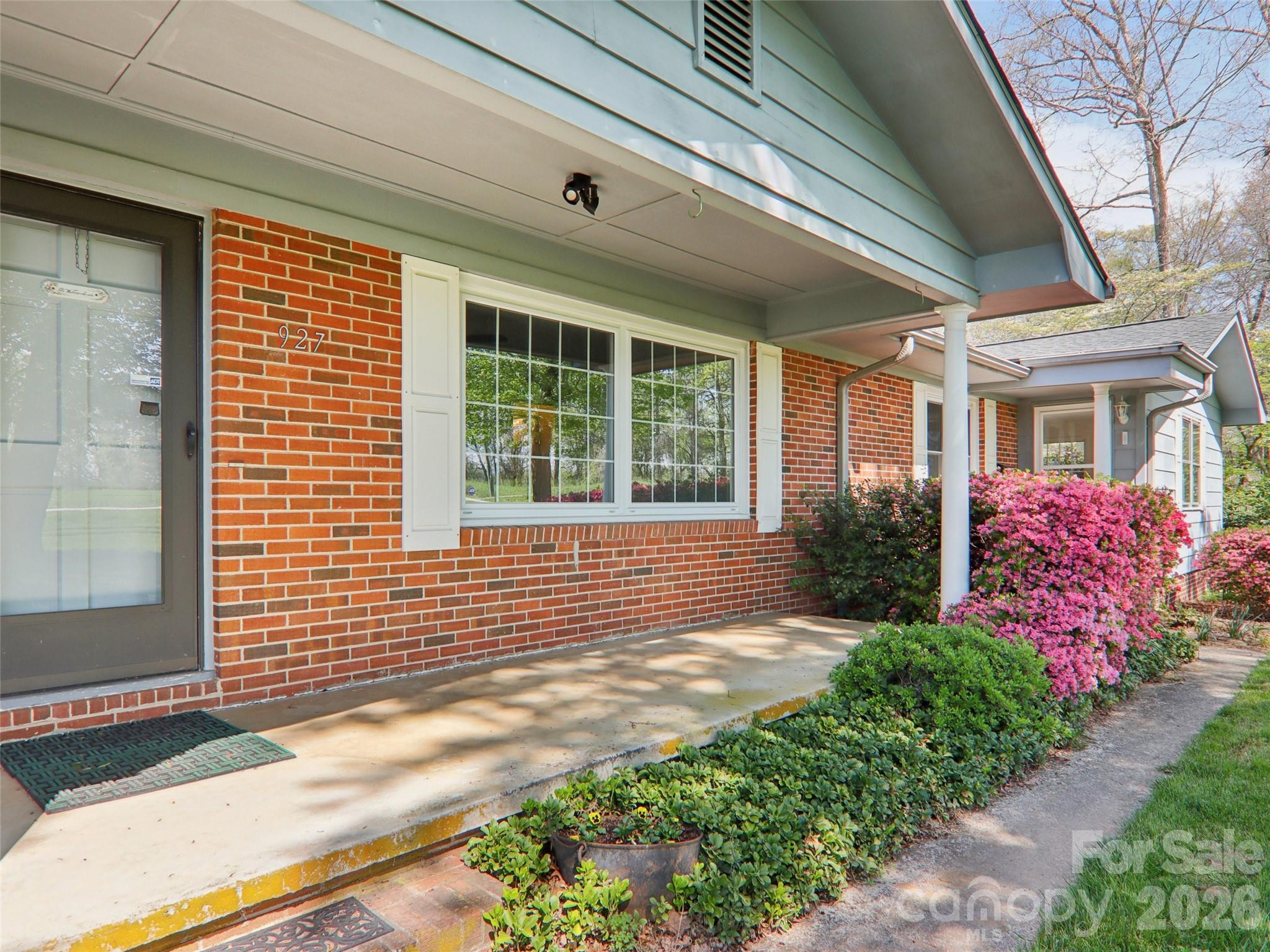 927 Ladson Road — Mills River