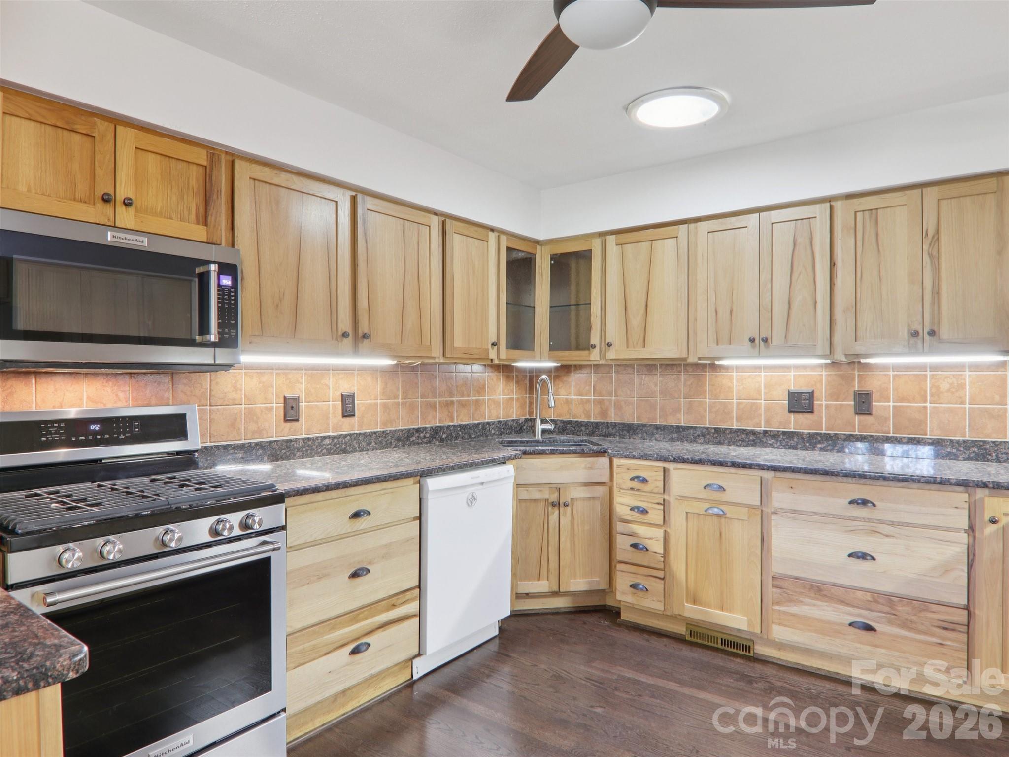 927 Ladson Road — Mills River