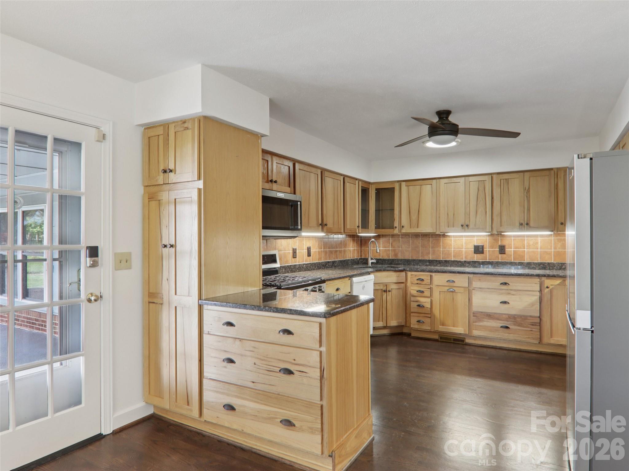 927 Ladson Road — Mills River