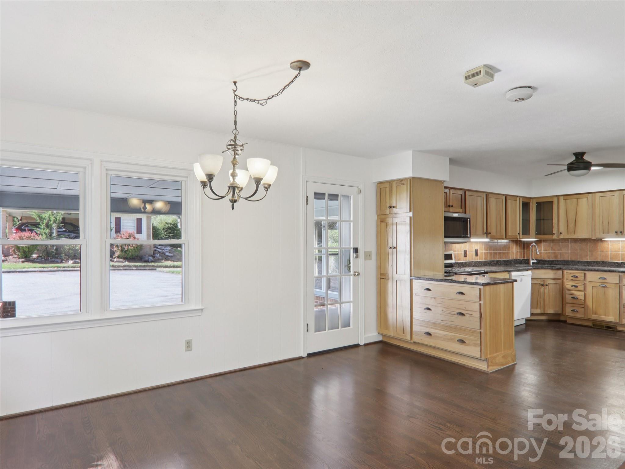927 Ladson Road — Mills River