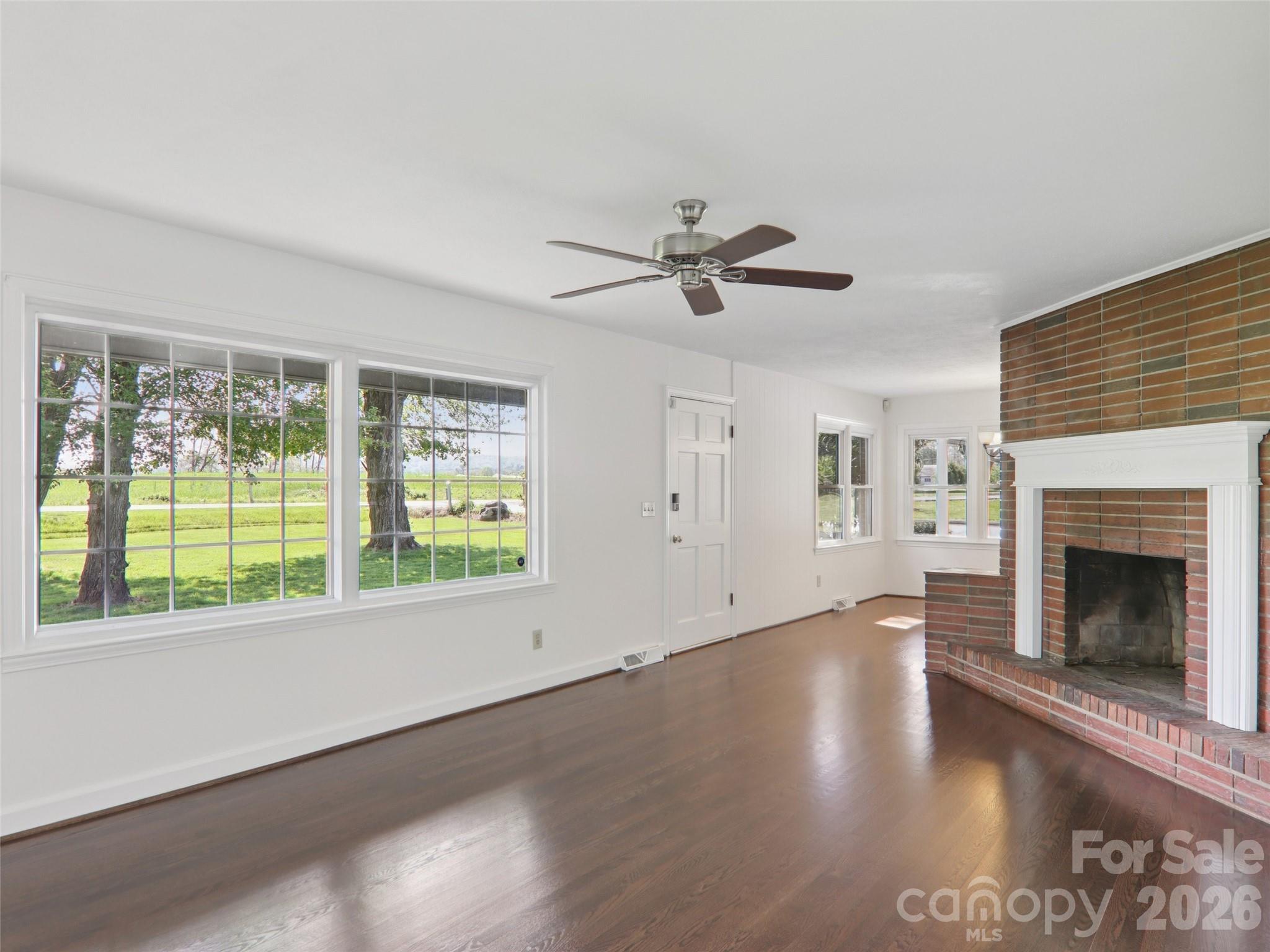 927 Ladson Road — Mills River