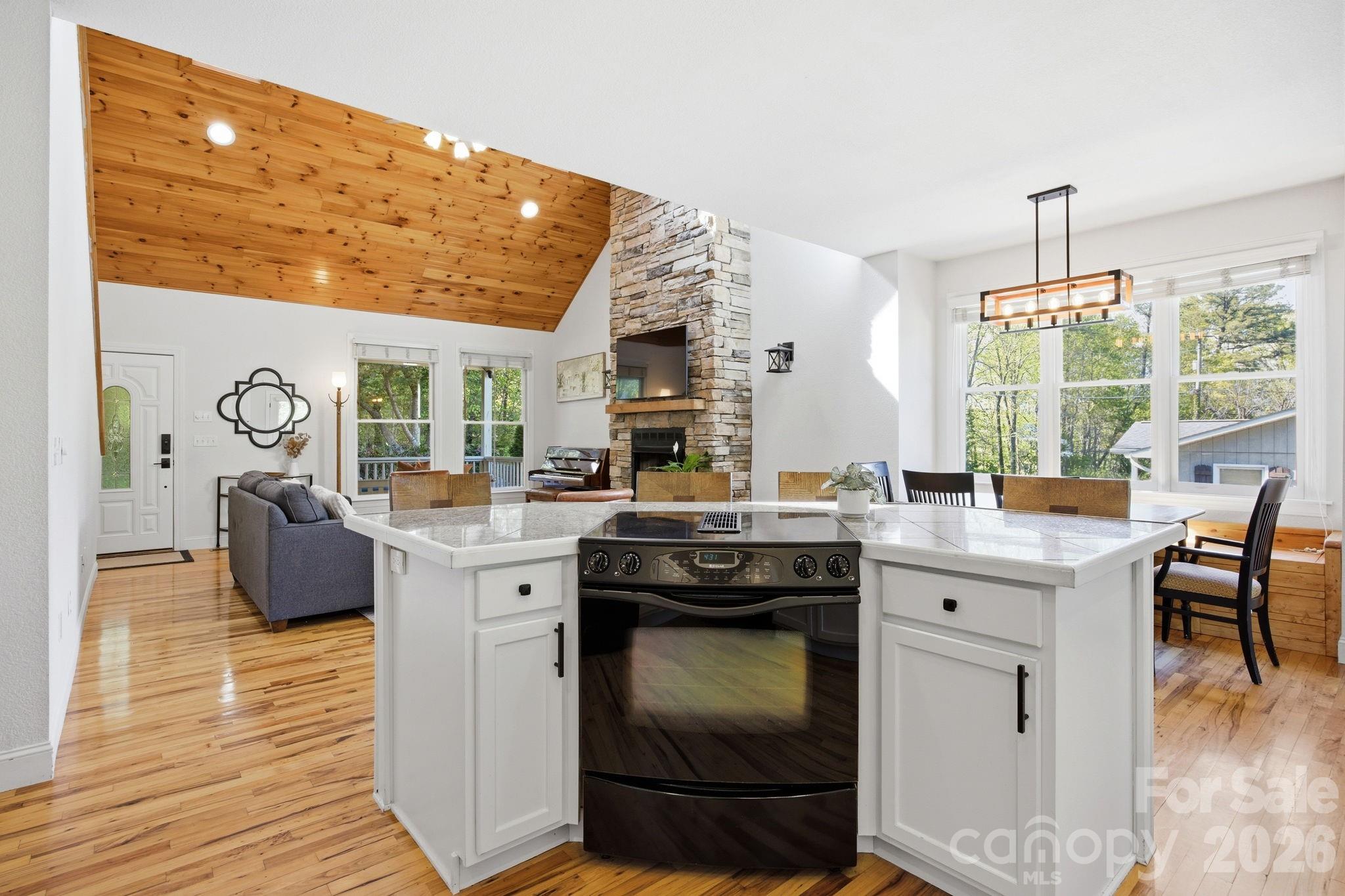 612 Christian Creek Road — Swannanoa