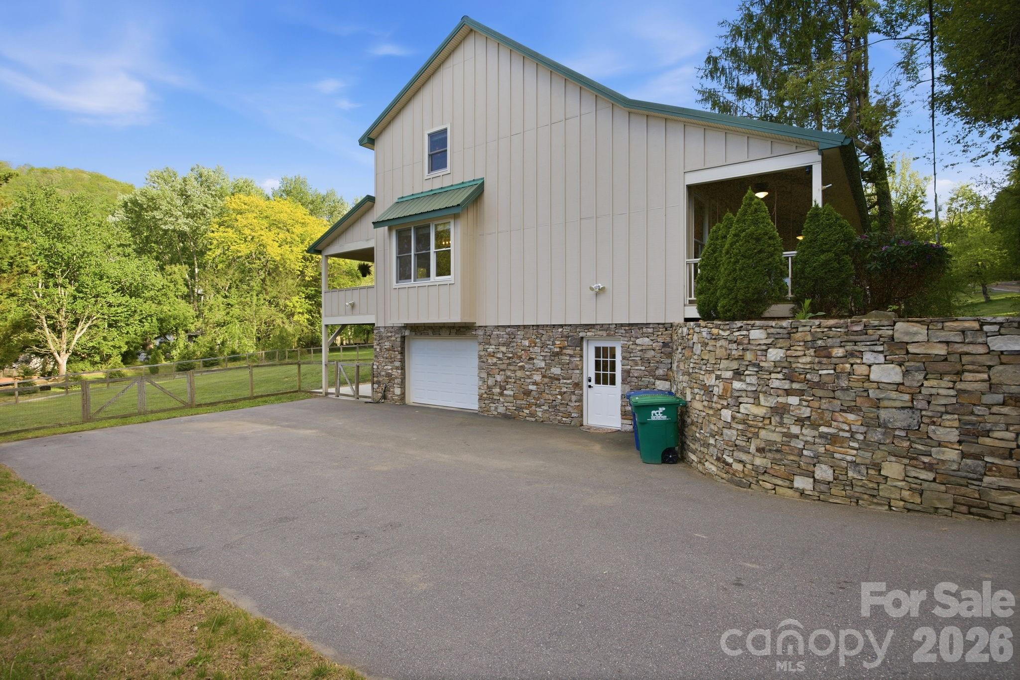 612 Christian Creek Road — Swannanoa