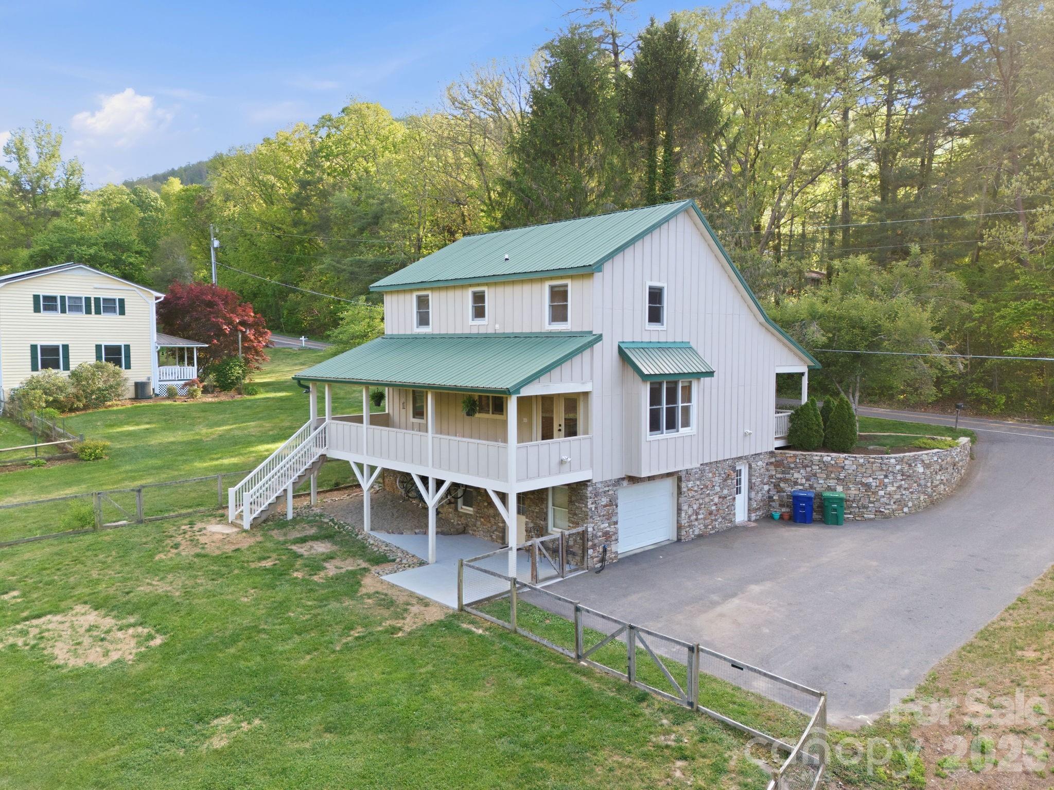 612 Christian Creek Road — Swannanoa