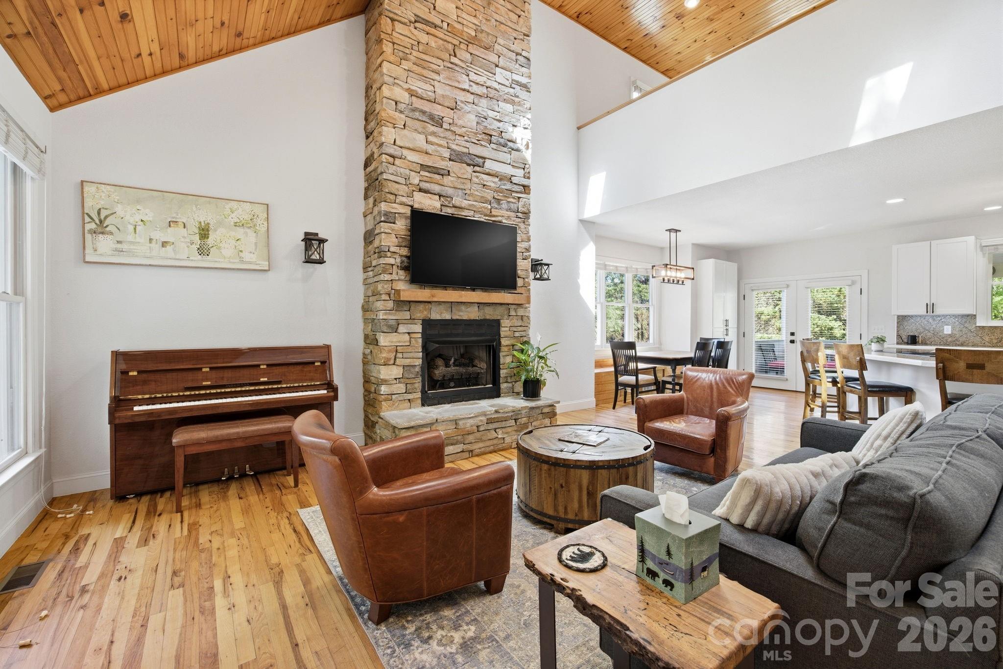 612 Christian Creek Road — Swannanoa