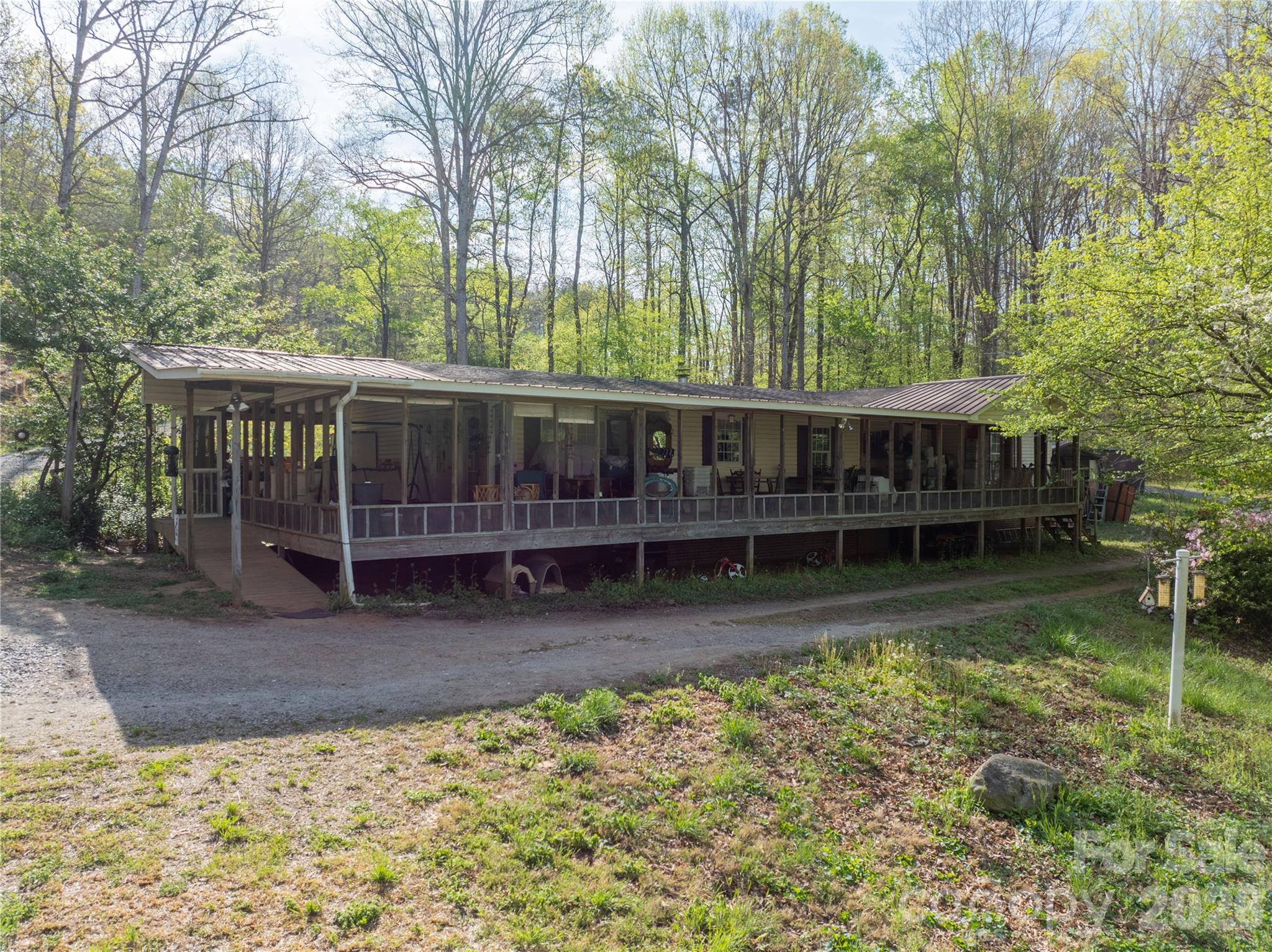 261 Groves Parkway — Union Mills